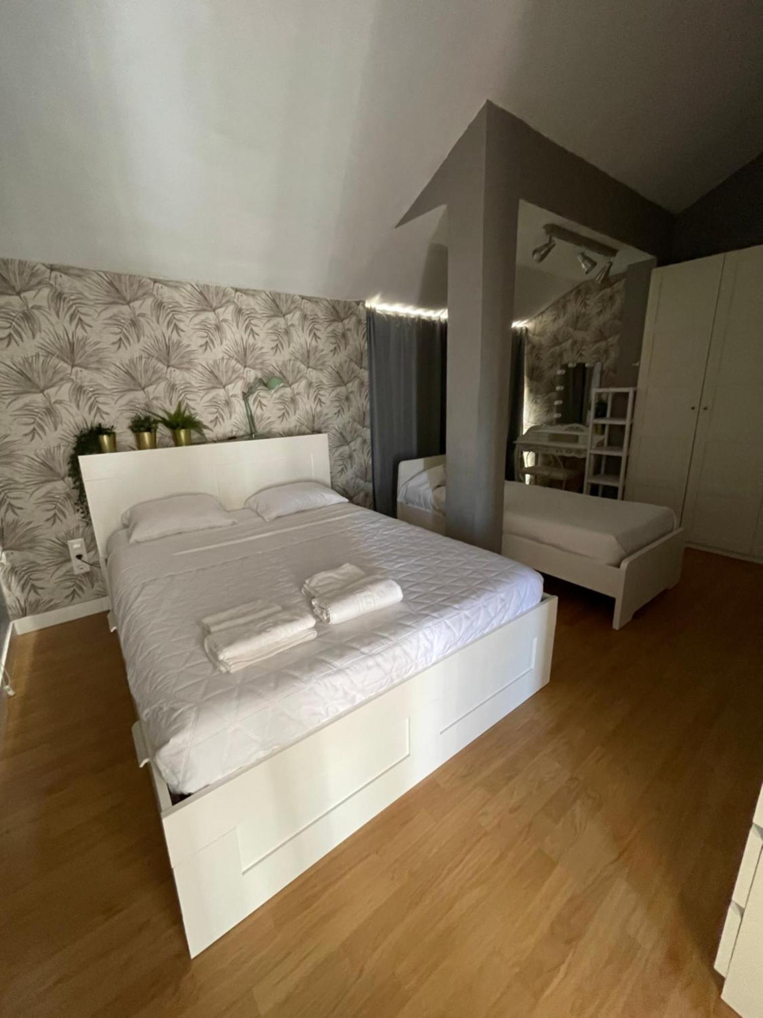 Mediterranean House - Habitaciones Privadas En Casa Compartida Mairena del Aljarafe Kültér fotó