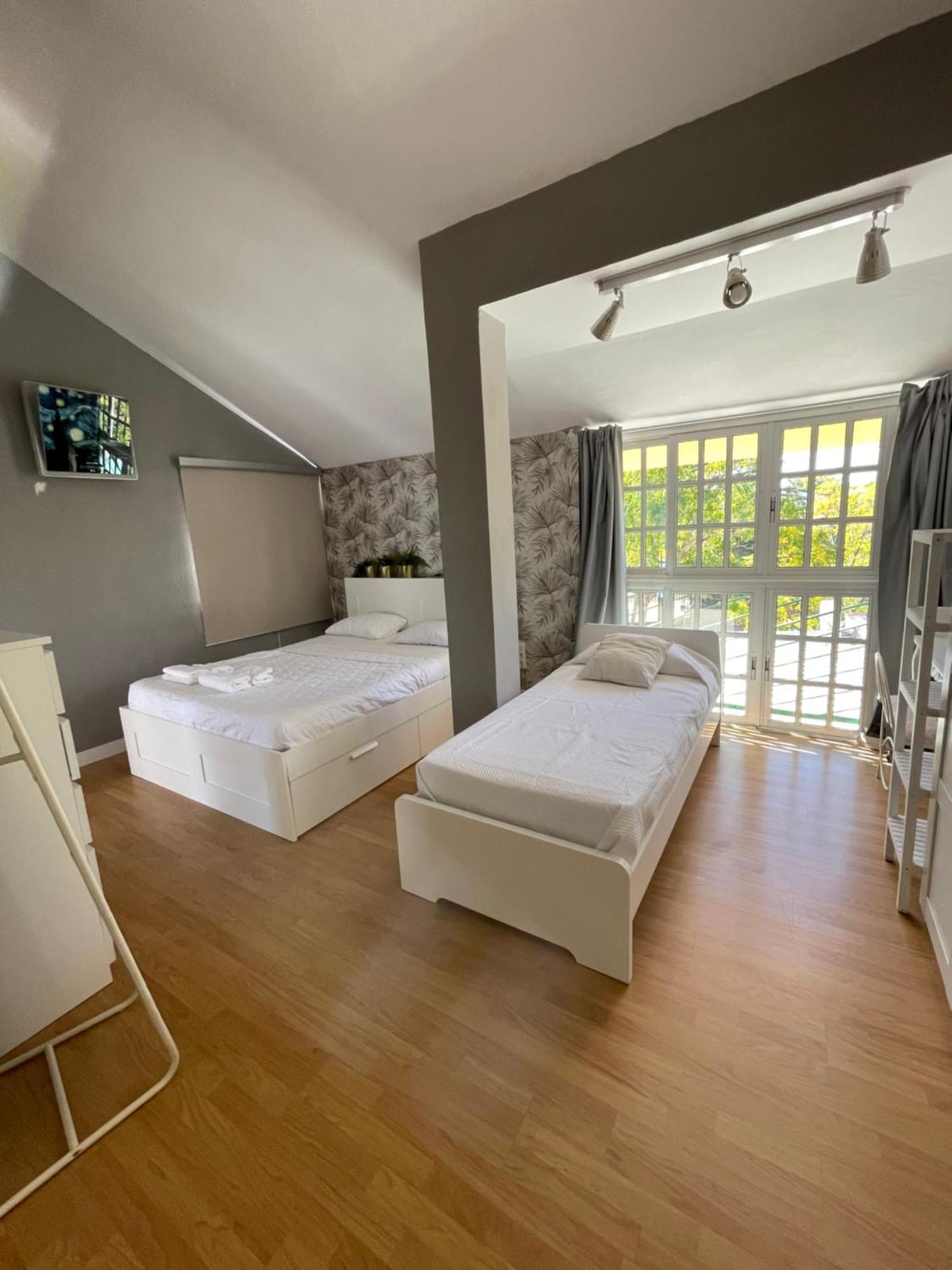 Mediterranean House - Habitaciones Privadas En Casa Compartida Mairena del Aljarafe Kültér fotó