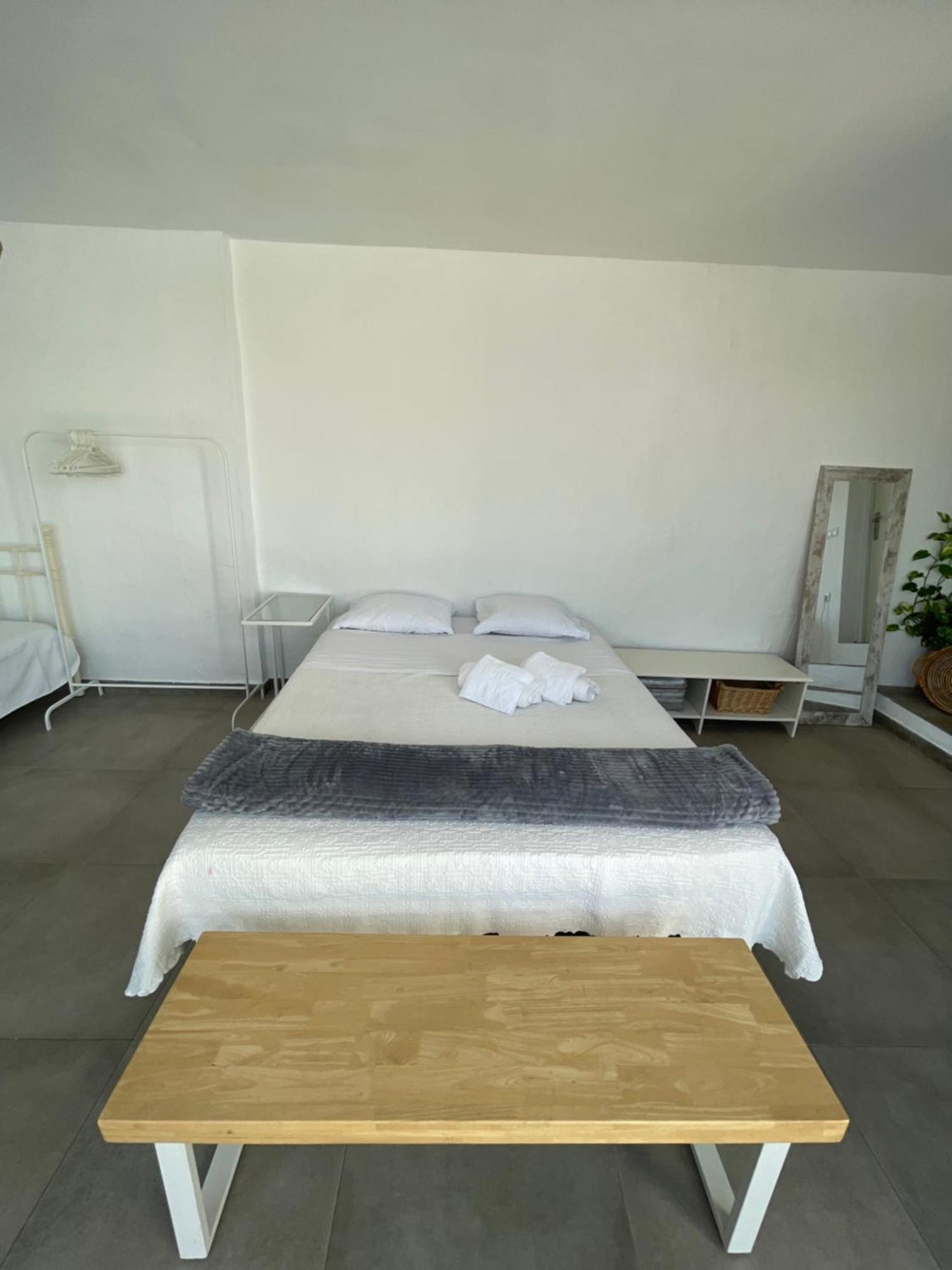 Mediterranean House - Habitaciones Privadas En Casa Compartida Mairena del Aljarafe Kültér fotó